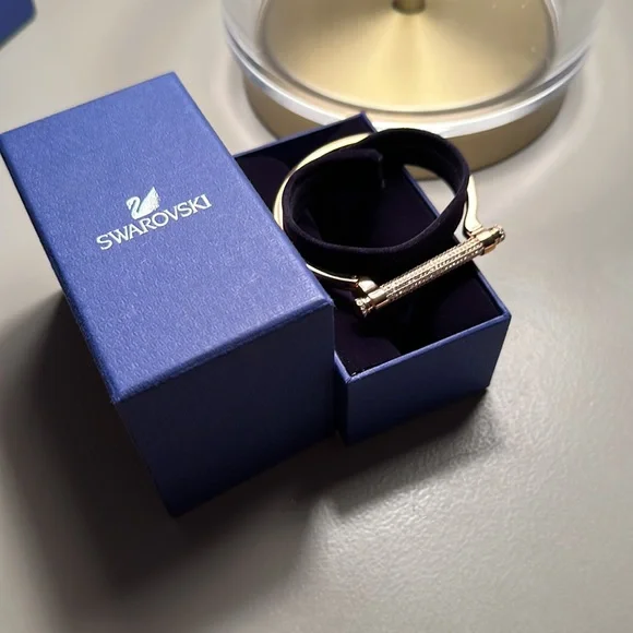 SWAROVSKI Gorgeous brand new rose gold bracelet. - Picture 5 of 5